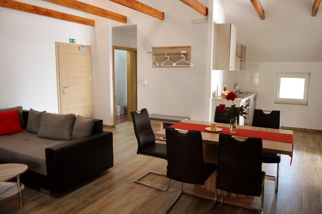 Ferienwohnung Turisticna Kmetija Cebelji Gradic Rogašovci Exterior foto