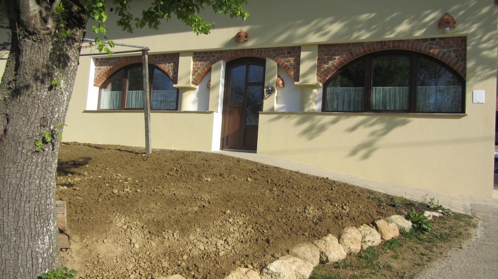 Ferienwohnung Turisticna Kmetija Cebelji Gradic Rogašovci Exterior foto