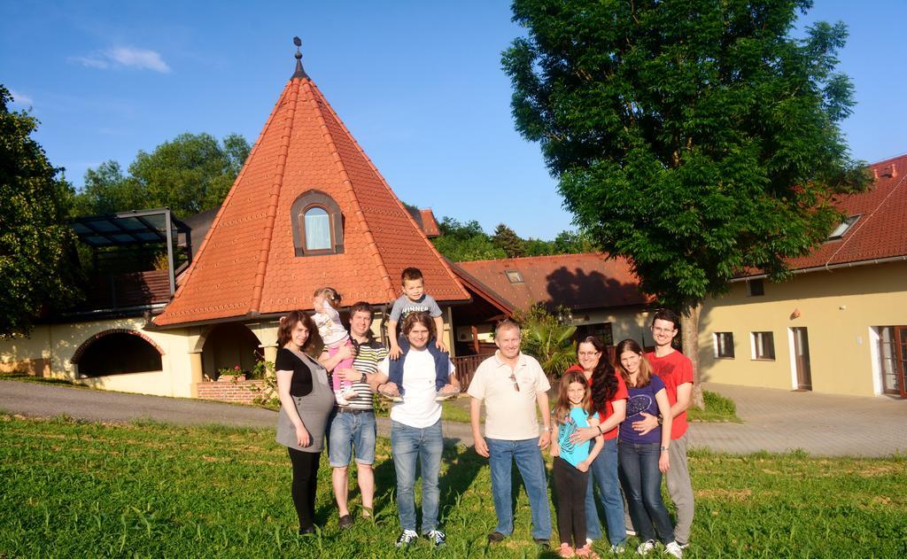 Ferienwohnung Turisticna Kmetija Cebelji Gradic Rogašovci Exterior foto